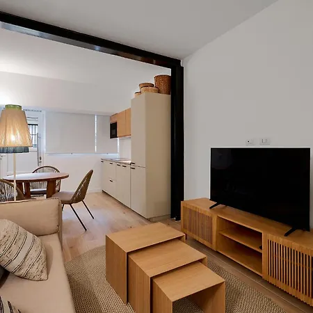 Mac Mahon Living - *