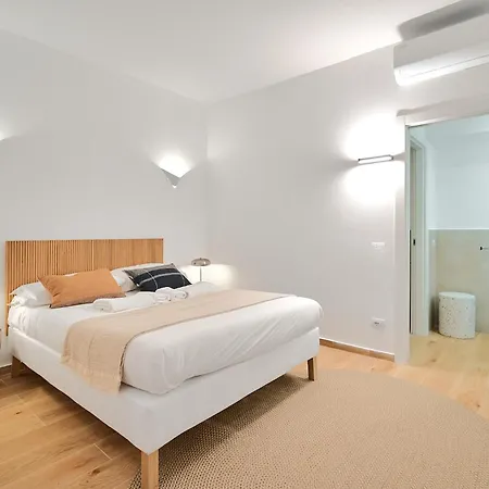 Mac Mahon Living - *