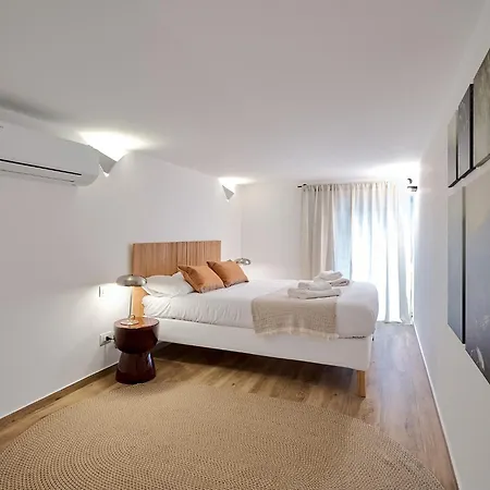 Mac Mahon Living - *